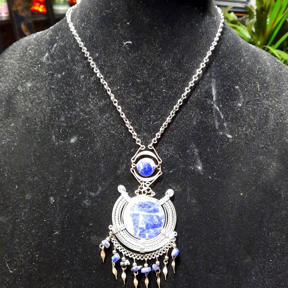 Nice necklace with Nice stone
